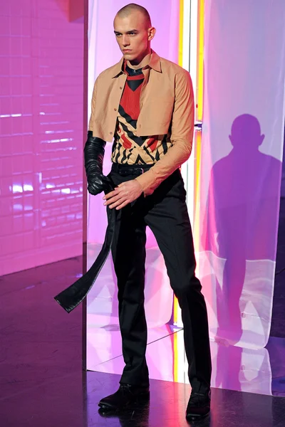Look 19